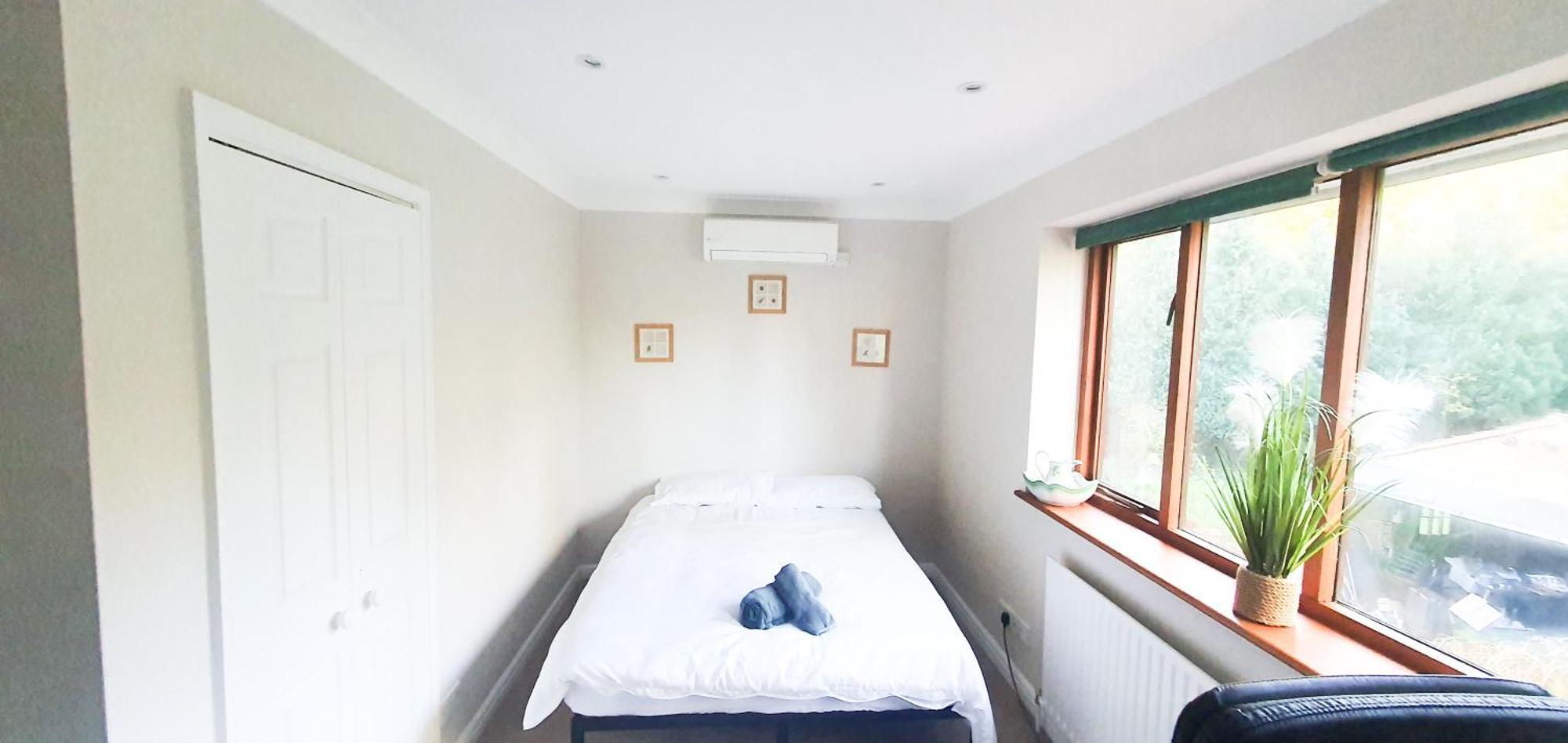 West Drayton  Old Slade Cottage - Train To London 30Mins, Heathrow 15Mins Away,Free Parking - En-Suit Rooms חדר תמונה