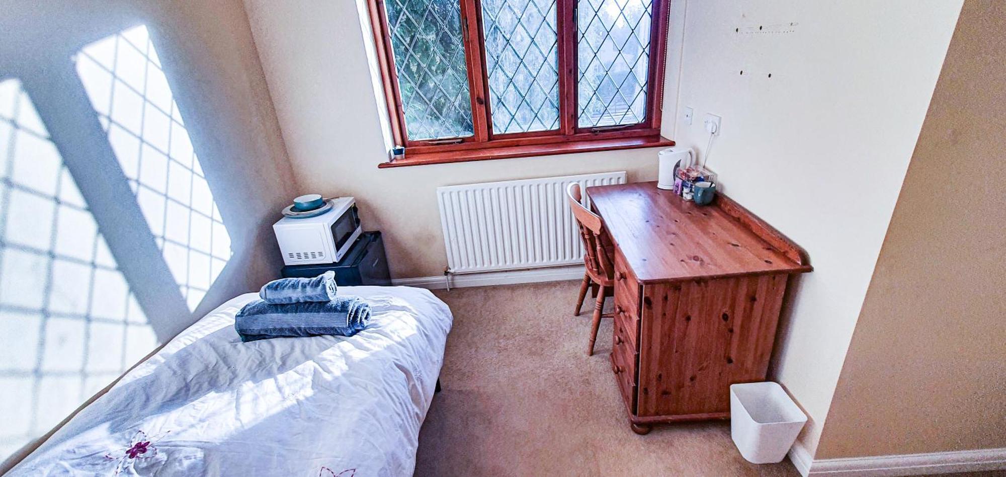 West Drayton  Old Slade Cottage - Train To London 30Mins, Heathrow 15Mins Away,Free Parking - En-Suit Rooms חדר תמונה