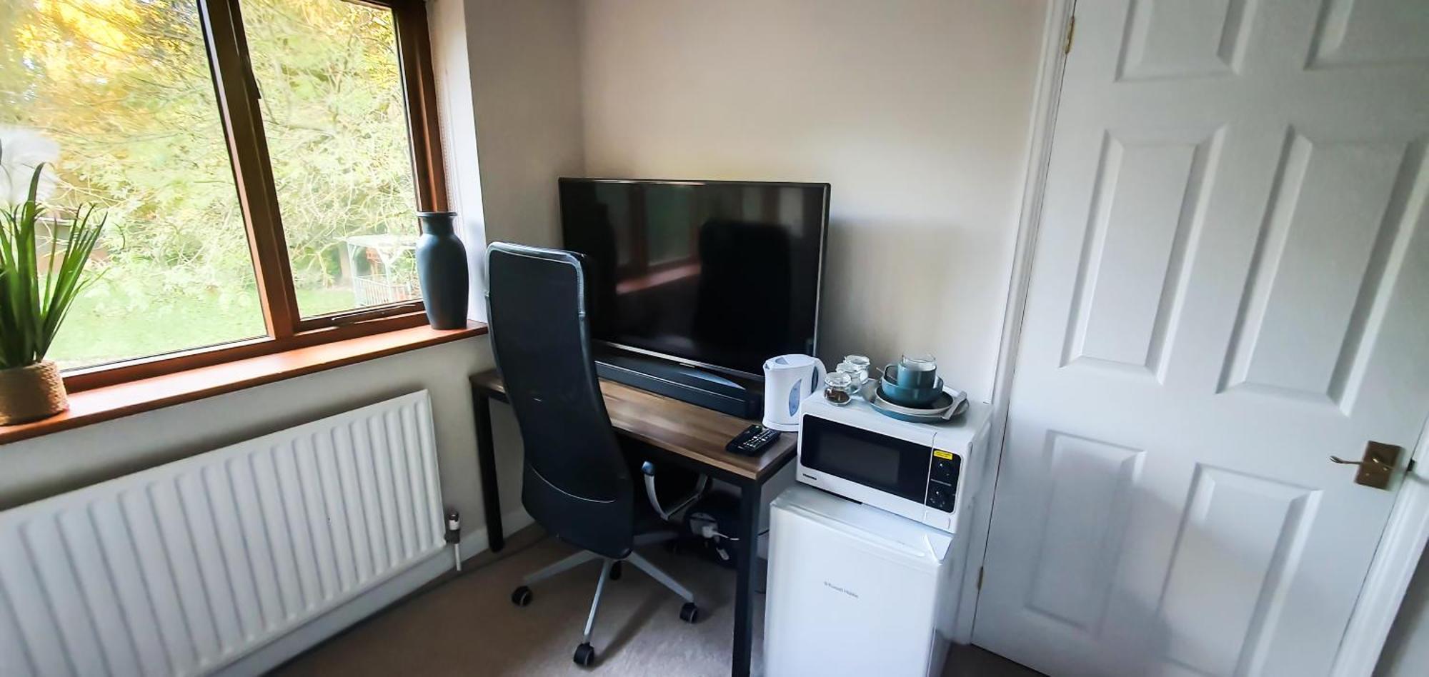 West Drayton  Old Slade Cottage - Train To London 30Mins, Heathrow 15Mins Away,Free Parking - En-Suit Rooms חדר תמונה